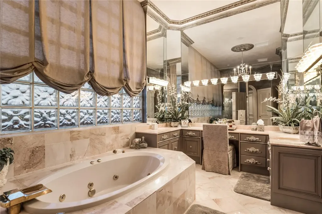 415 L Ambiance Drive Longboat Key FL 34228