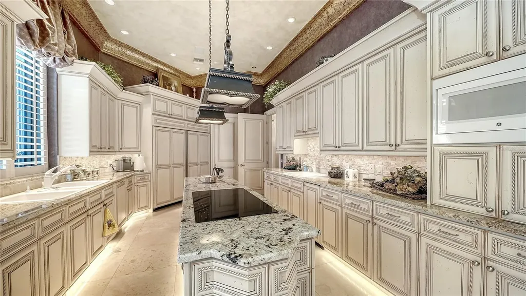 415 L Ambiance Drive Longboat Key FL 34228