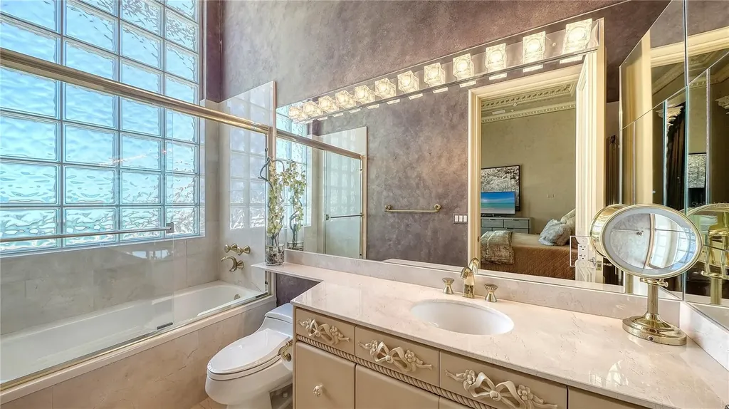 415 L Ambiance Drive Longboat Key FL 34228
