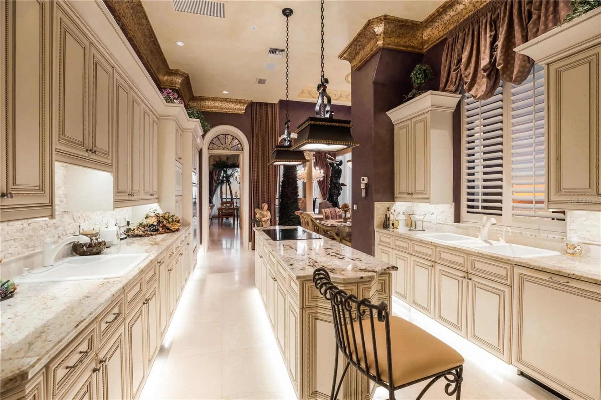 415 L Ambiance Drive Longboat Key FL 34228