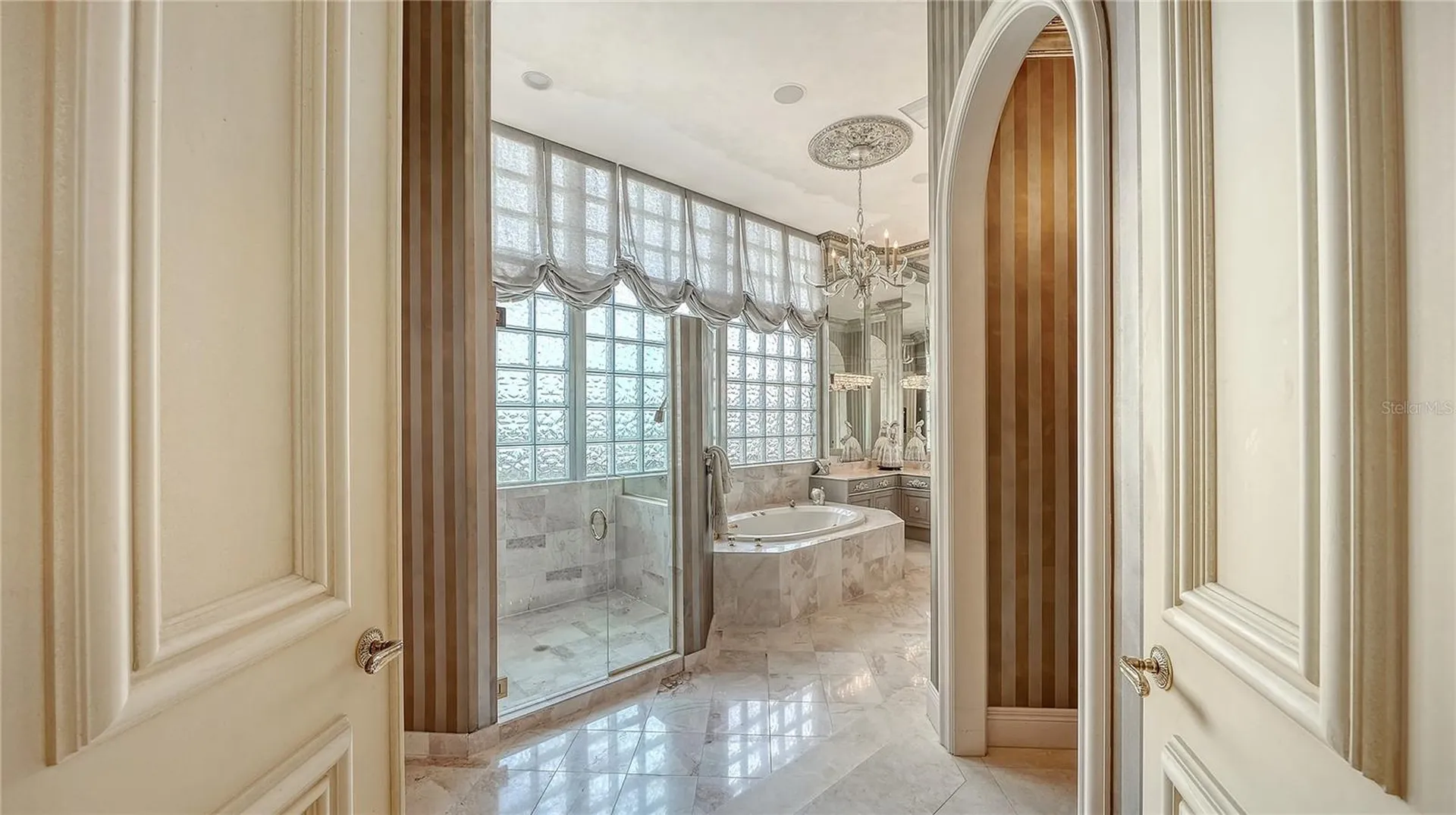 415 L Ambiance Drive Longboat Key FL 34228