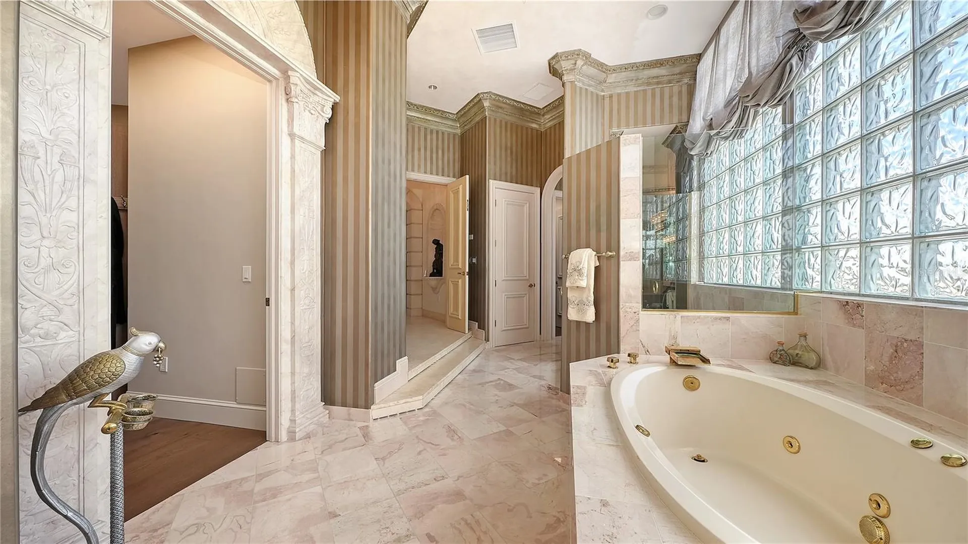 415 L Ambiance Drive Longboat Key FL 34228
