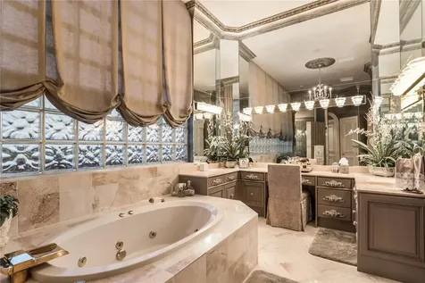 415 L Ambiance Drive Longboat Key FL 34228