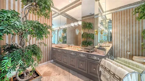 415 L Ambiance Drive Longboat Key FL 34228