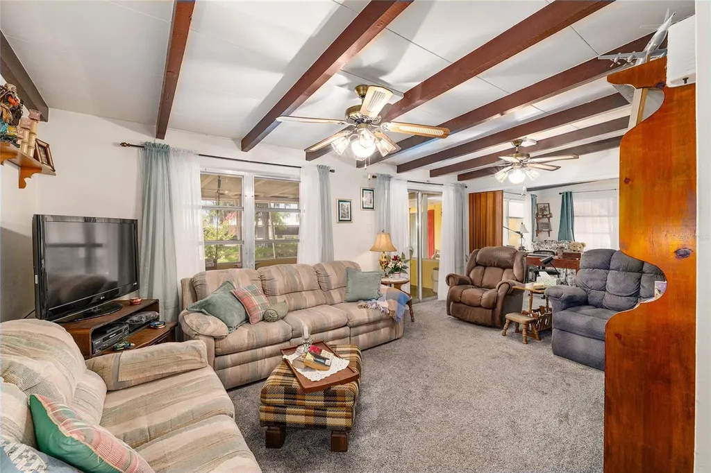 2345 Cr 453 Lake Panasoffkee FL 33538