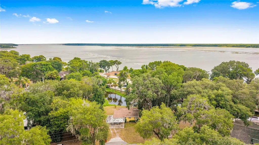 2345 Cr 453 Lake Panasoffkee FL 33538