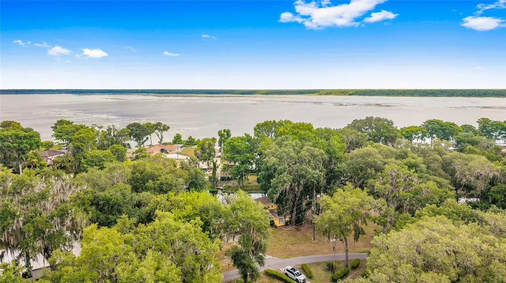 2345 Cr 453 Lake Panasoffkee FL 33538