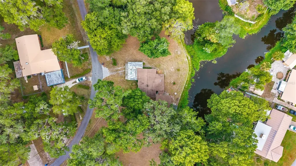 2345 Cr 453 Lake Panasoffkee FL 33538