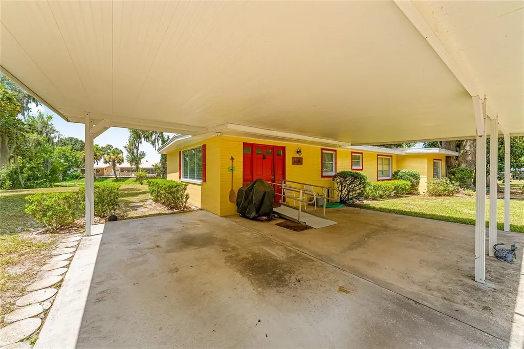 2345 Cr 453 Lake Panasoffkee FL 33538