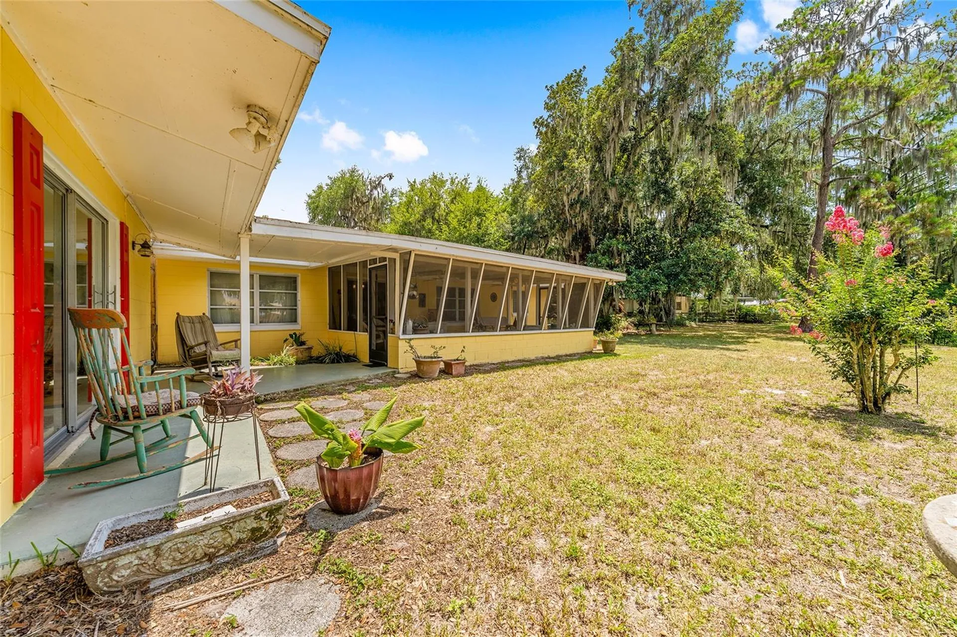2345 Cr 453 Lake Panasoffkee FL 33538