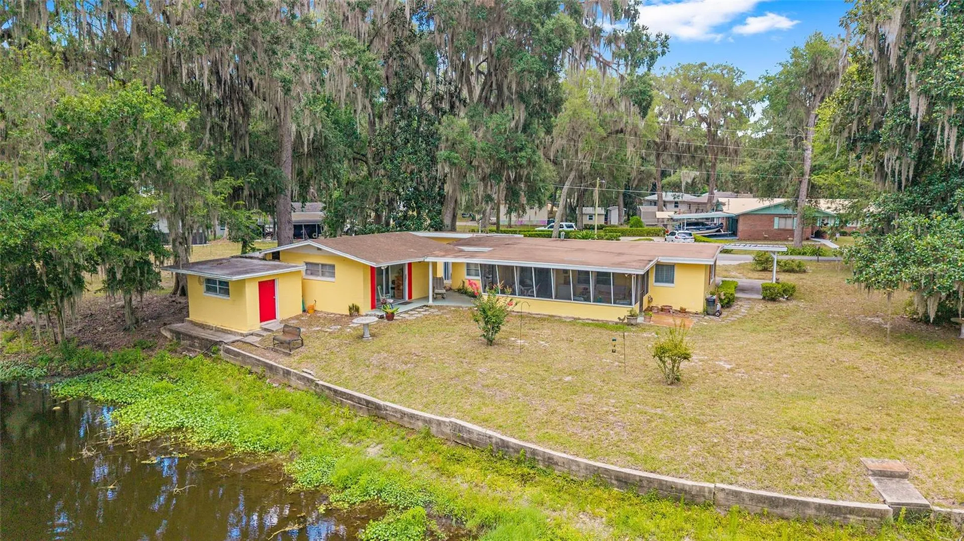2345 Cr 453 Lake Panasoffkee FL 33538