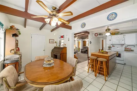 2345 Cr 453 Lake Panasoffkee FL 33538