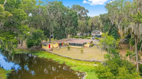 2345 Cr 453 Lake Panasoffkee FL 33538