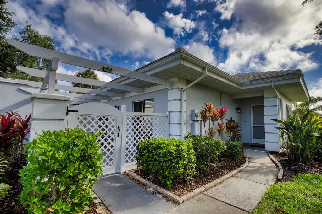 208 Cerromar Way S Venice FL 34293