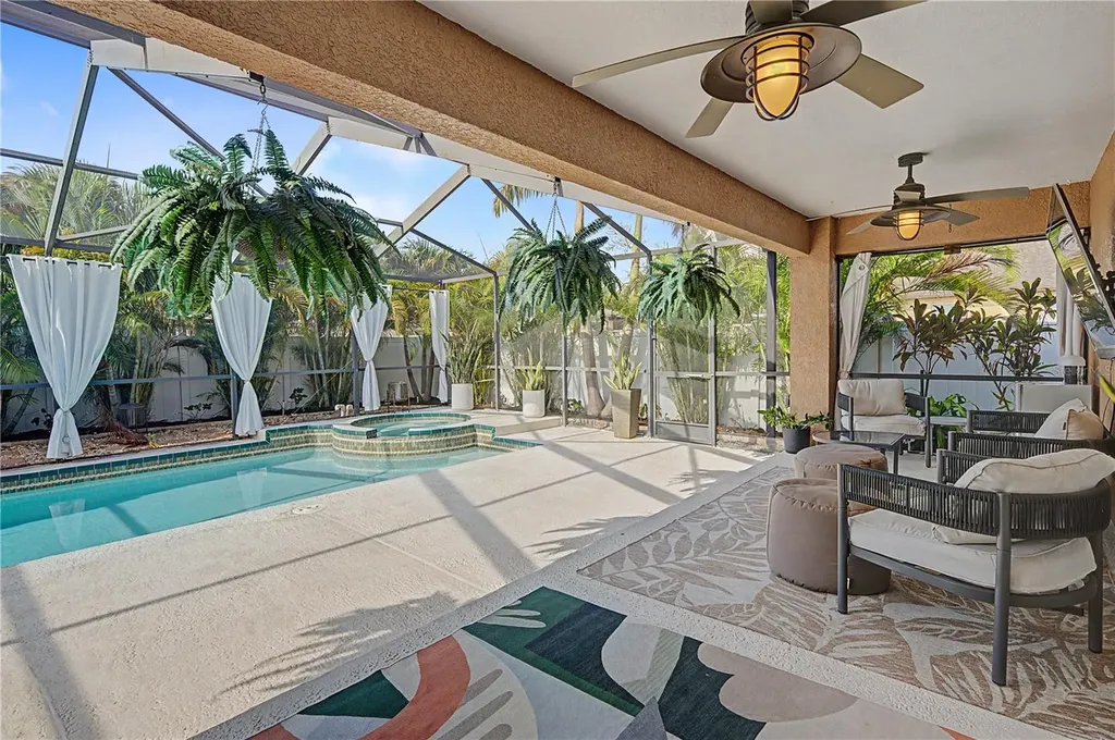 719 92nd Avenue N St Petersburg FL 33702