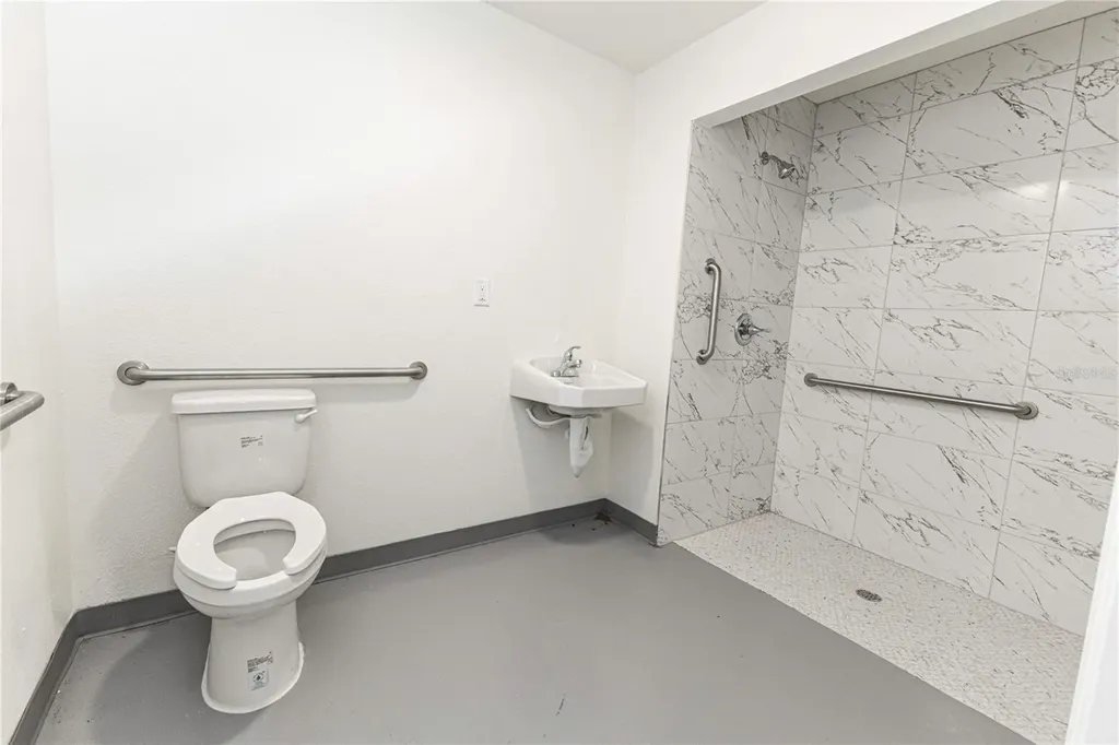 11089 N Us Highway 301 Oxford FL 34484