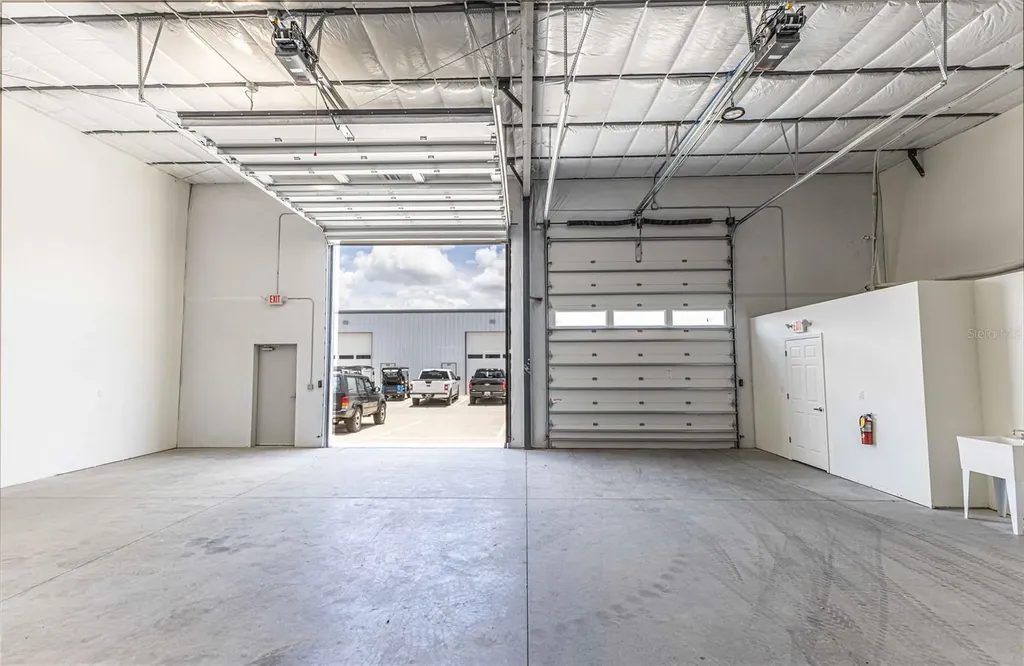 11089 N Us Highway 301 Oxford FL 34484