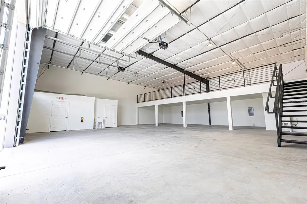 11089 N Us Highway 301 Oxford FL 34484