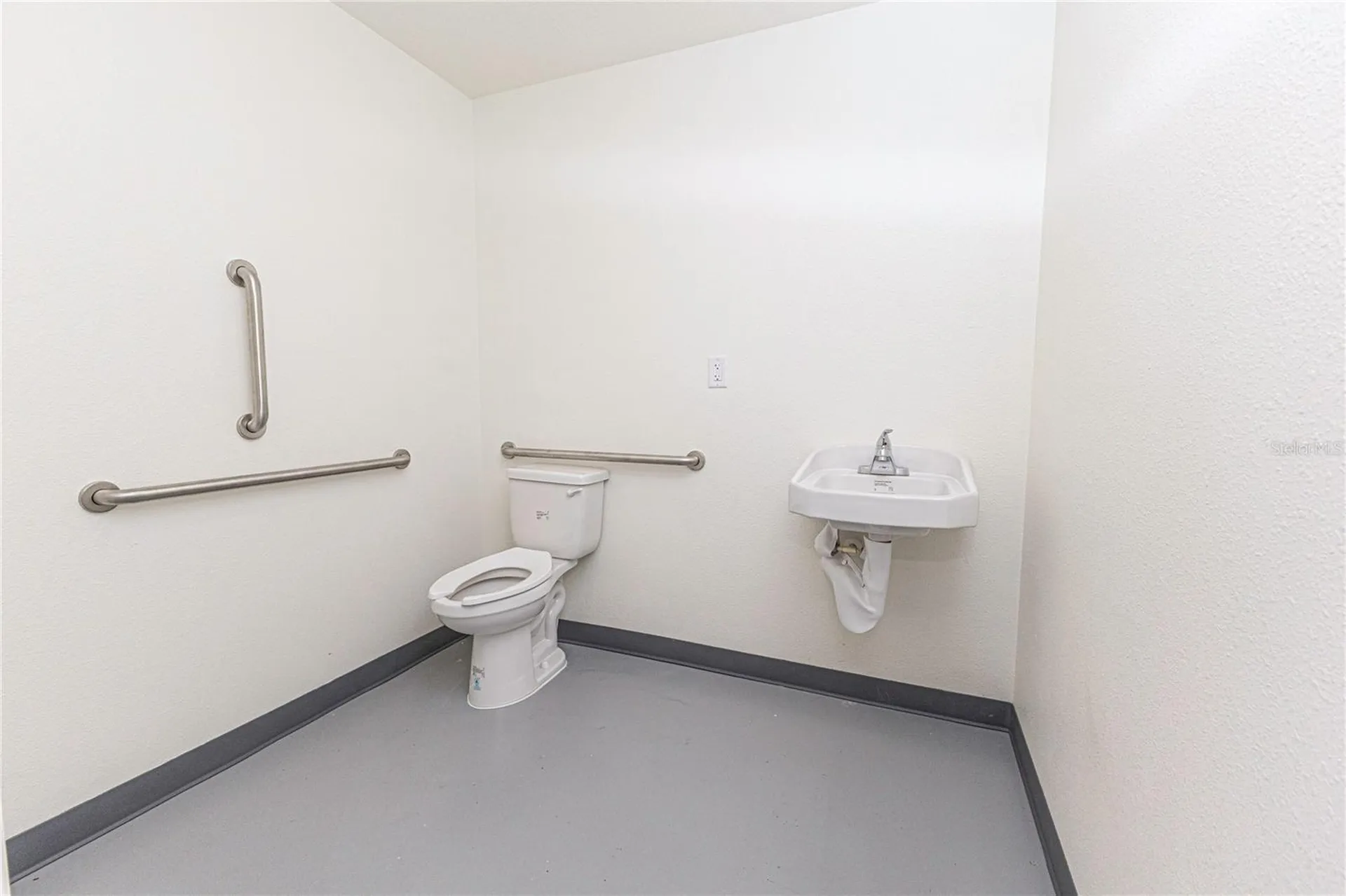11089 N Us Highway 301 Oxford FL 34484