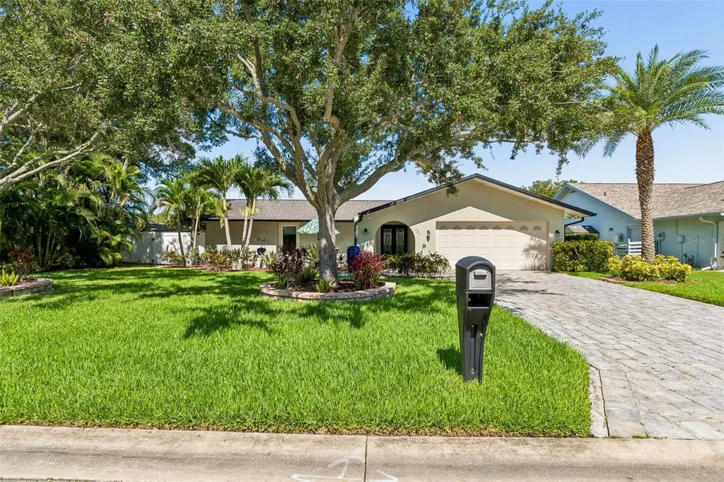 725 Del Oro Drive Safety Harbor FL 34695