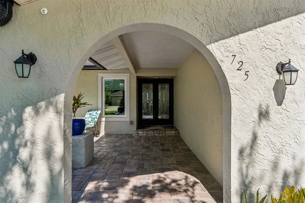 725 Del Oro Drive Safety Harbor FL 34695