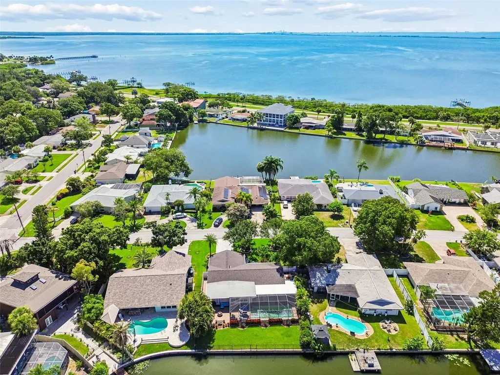 725 Del Oro Drive Safety Harbor FL 34695