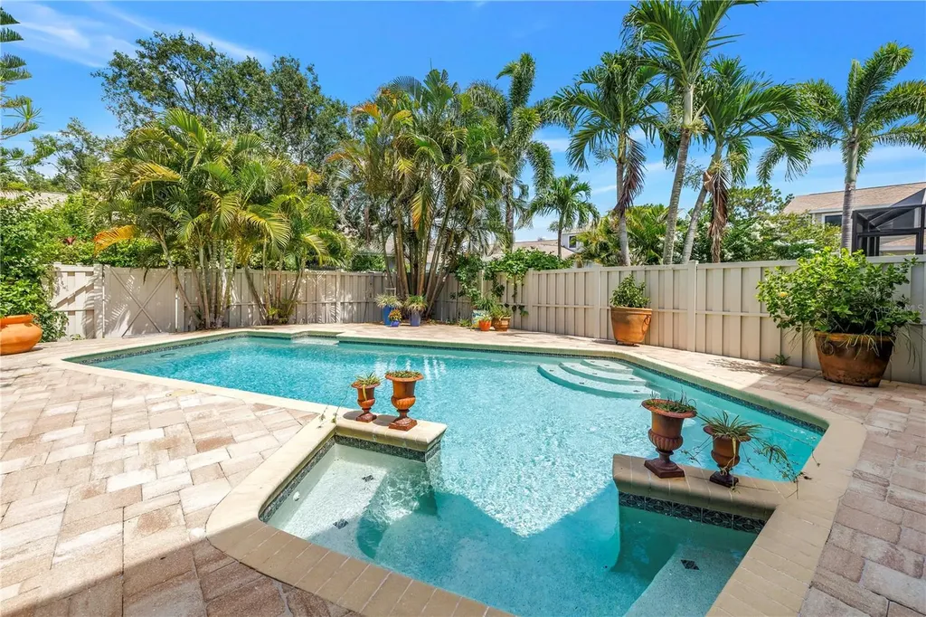 990 San Carlos Court NE St Petersburg FL 33702