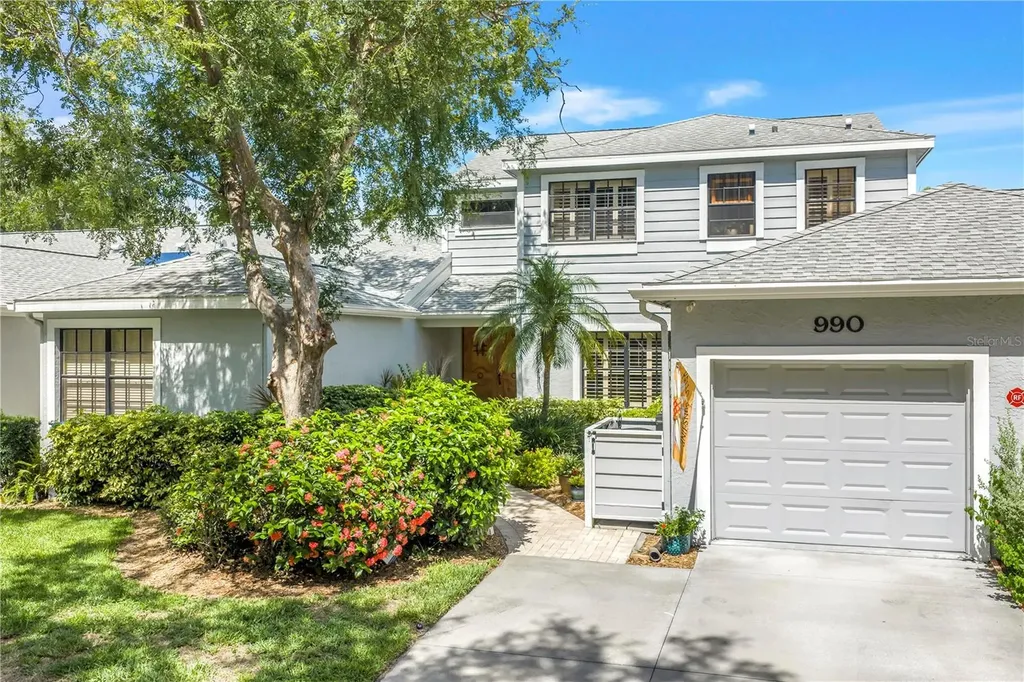 990 San Carlos Court NE St Petersburg FL 33702