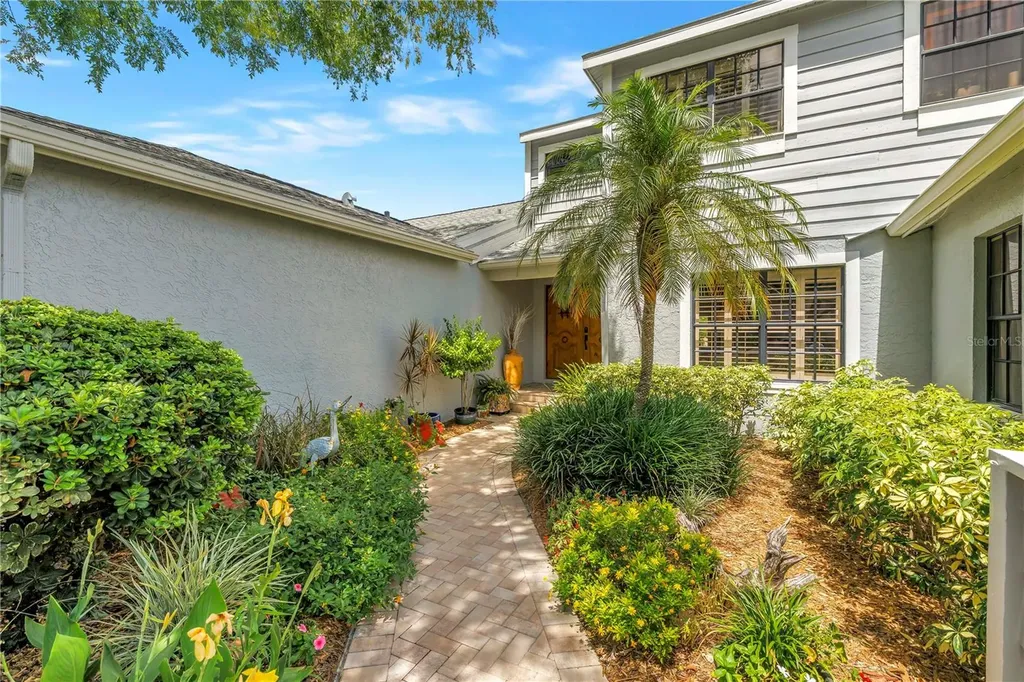 990 San Carlos Court NE St Petersburg FL 33702