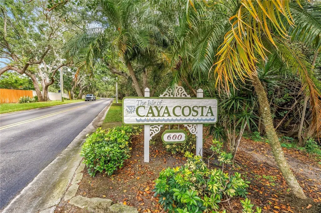 990 San Carlos Court NE St Petersburg FL 33702