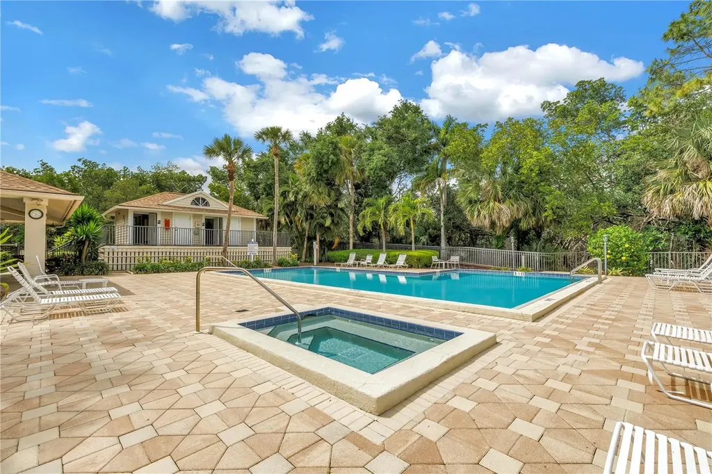 990 San Carlos Court NE St Petersburg FL 33702