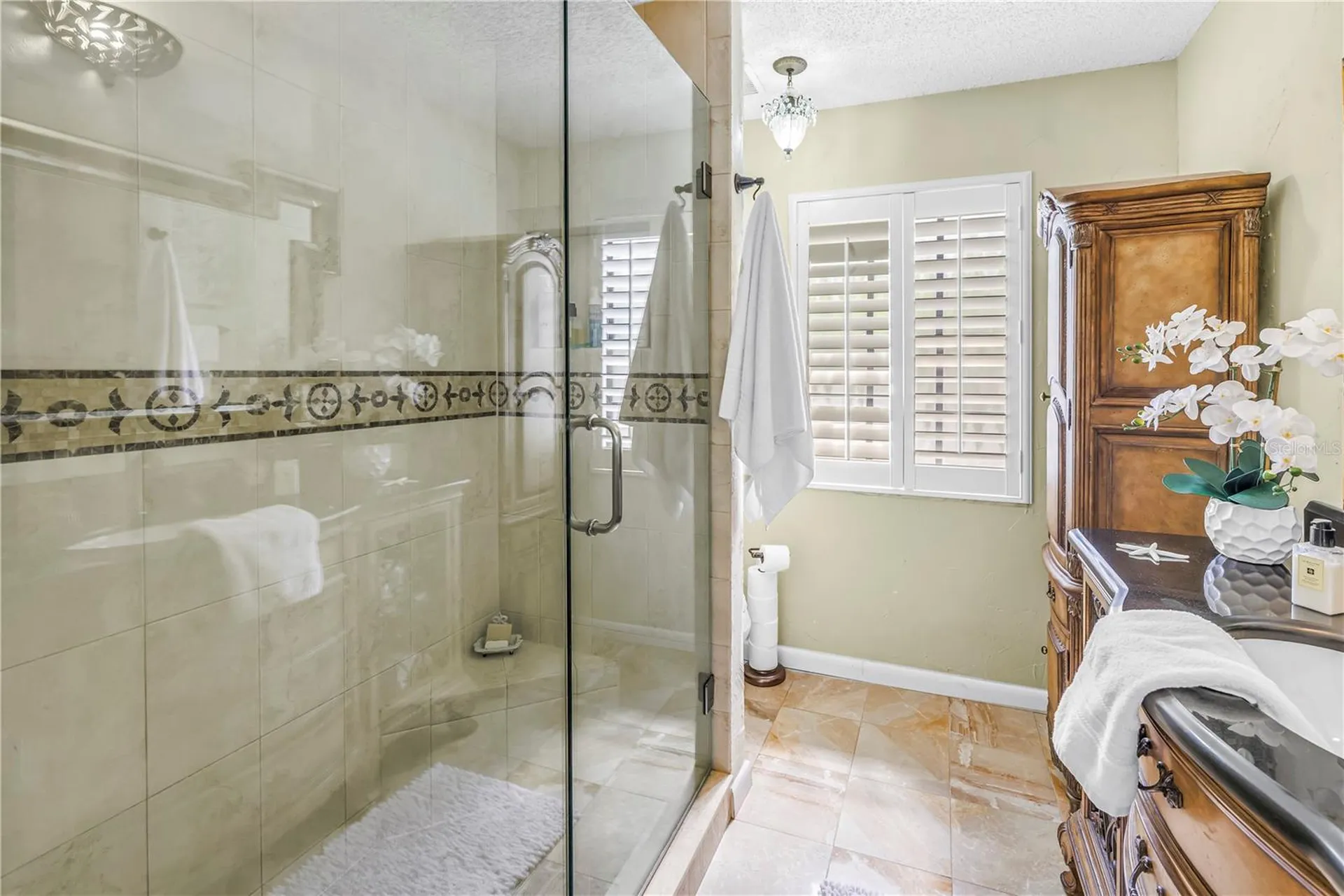 990 San Carlos Court NE St Petersburg FL 33702