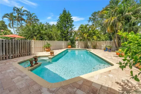 990 San Carlos Court NE St Petersburg FL 33702