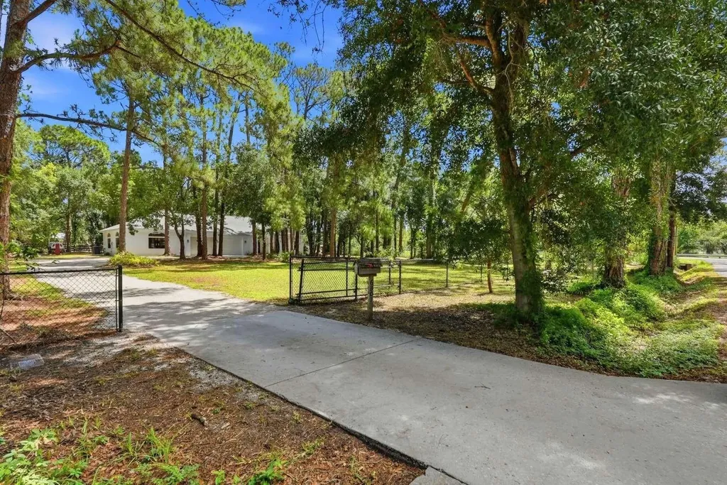 6301 S 86th Avenue N Pinellas Park FL 33782