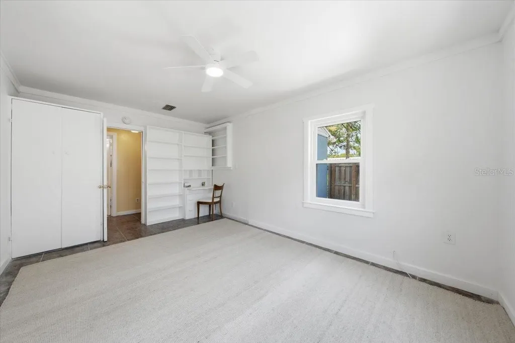 745 Alamanda Way S St Petersburg FL 33705