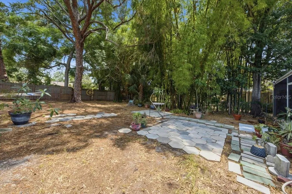 745 Alamanda Way S St Petersburg FL 33705