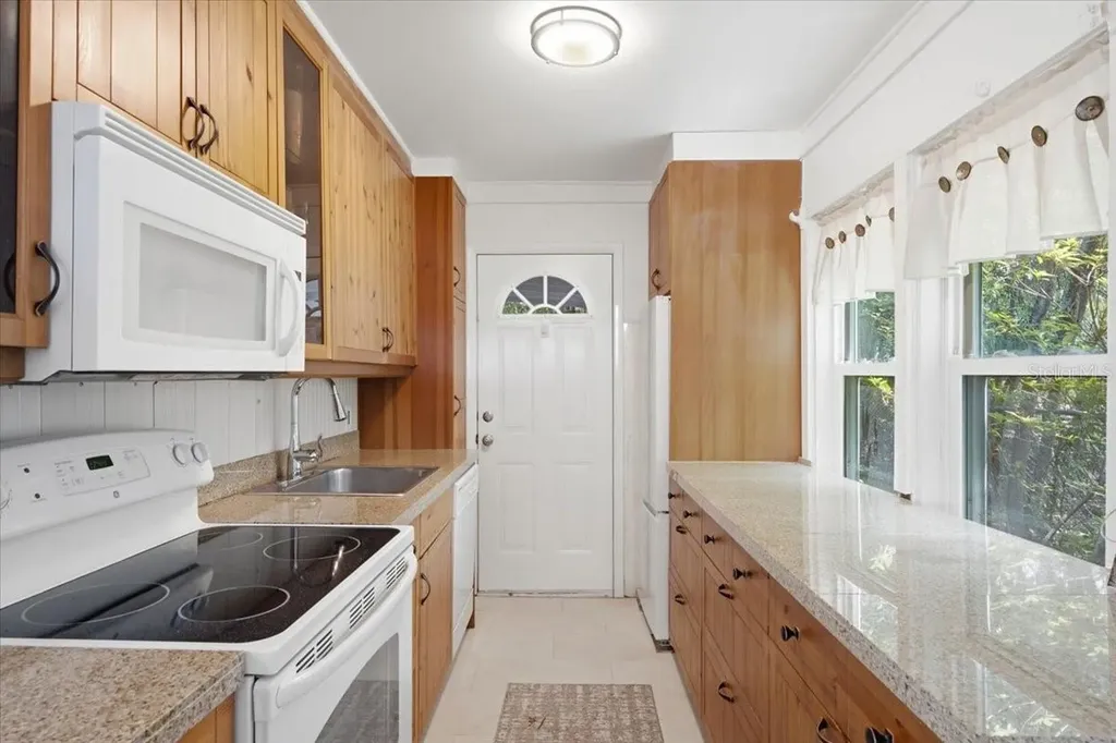 745 Alamanda Way S St Petersburg FL 33705
