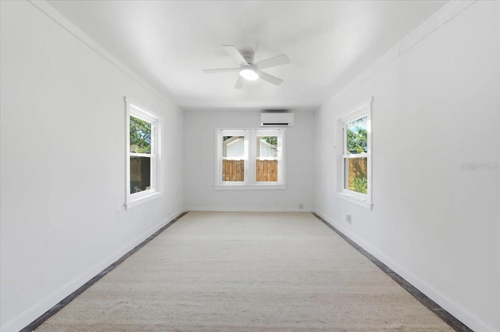 745 Alamanda Way S St Petersburg FL 33705