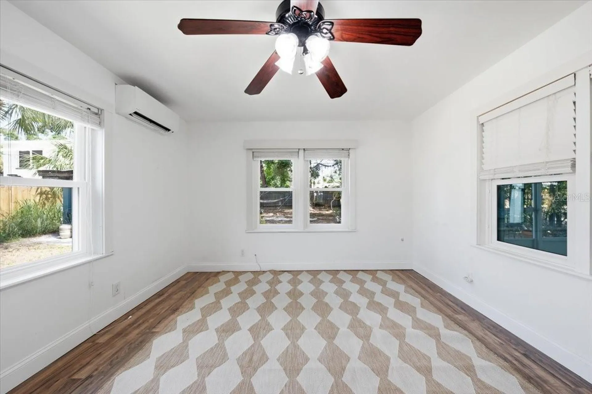 745 Alamanda Way S St Petersburg FL 33705
