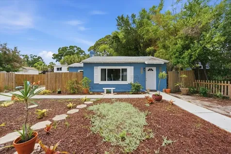 745 Alamanda Way S St Petersburg FL 33705