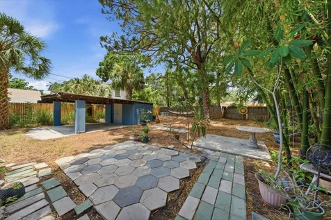 745 Alamanda Way S St Petersburg FL 33705