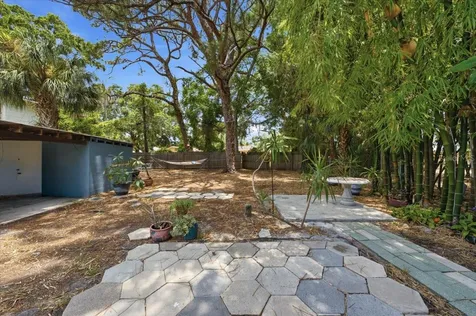 745 Alamanda Way S St Petersburg FL 33705