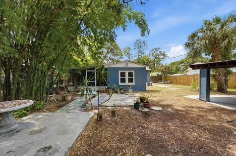 745 Alamanda Way S St Petersburg FL 33705