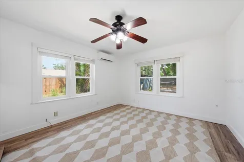 745 Alamanda Way S St Petersburg FL 33705
