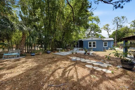 745 Alamanda Way S St Petersburg FL 33705