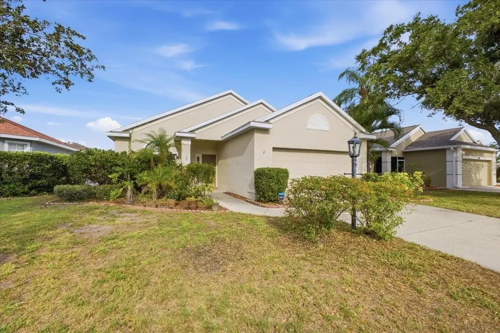 819 Springwood Circle Bradenton FL 34212