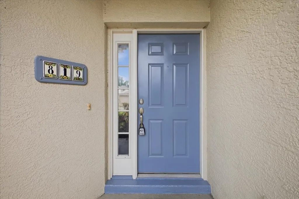 819 Springwood Circle Bradenton FL 34212