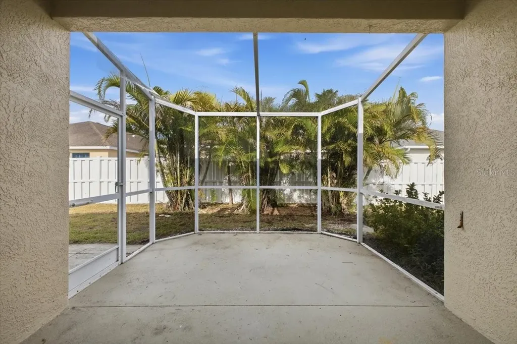 819 Springwood Circle Bradenton FL 34212