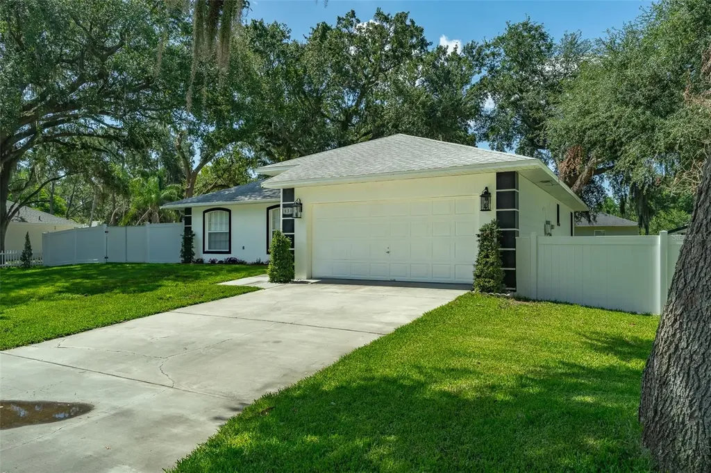 930 Hicks Road Lakeland FL 33813