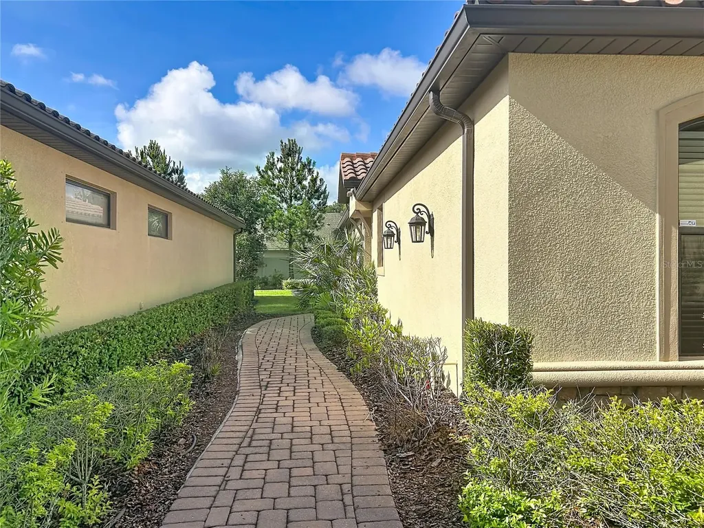 8335 Alberata Vista Drive Tampa FL 33647